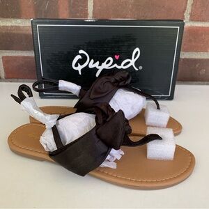 Qupid Women's Archer black Thong Bow Flat Sandal US 6.5 M NEW
